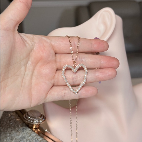💗 Elegant Gold Heart Pendant Necklace - Picture 3 of 7